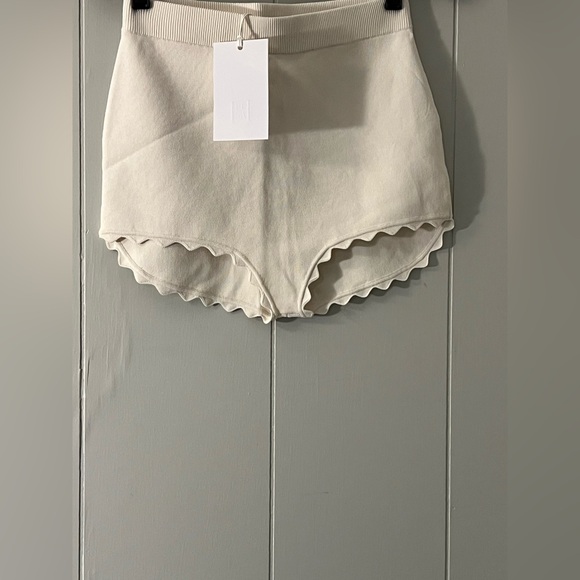 Helsa Elvira Shorts in Cream - Picture 8 of 14